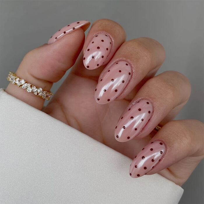 Фото: @nails.by.iz_